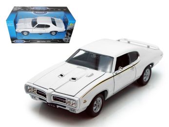 1969 Pontiac GTO Judge White 1/24 Diecast Car by Welly