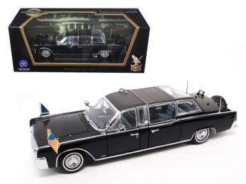 1961 Lincoln X-100 Limousine Quick Fix with Flags 1/24 Diecast Model Car by Road Signature