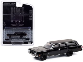 1970 Plymouth Satellite Station Wagon \Black Bandit\" Series 24 1/64 Diecast Model Car by Greenlight"""