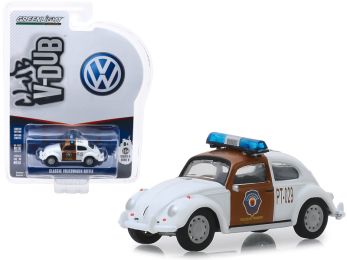 Classic Volkswagen Beetle \Chiapas Traffic Police\" (Mexico) White and Brown \""Club Vee V-Dub\"" Series 9 1/64 Diecast Model Car by Greenlight"""