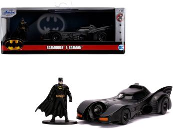 1989 Batmobile with Diecast Batman Figurine \Batman\" (1989) Movie \""DC Comics\"" \""Hollywood Rides\"" Series 1/32 Diecast Model Car by Jada"""