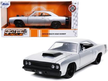 1970 Plymouth RoadRunner 440 Silver Metallic with Black Stripes \Bigtime Muscle\" 1/24 Diecast Model Car by Jada"""