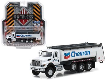 2018 International WorkStar Tanker Truck \Chevron\" White S.D. Trucks Series 5 1/64 Diecast Model by Greenlight"""
