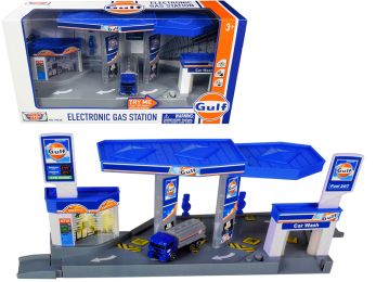 \Gulf\" Electronic Gas Station Diorama with Light and Sound and Tanker Truck 1/64 Model by Motormax"""