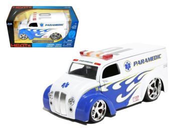 Div Cruiser Bus Paramedics Ambulance 1/24 Diecast Model Car by Jada