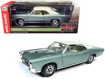1966 Pontiac GTO Hardtop Palmetto Green Metallic \Hemmings Motor News\" Magazine Cover Car (August 2016) 1/18 Diecast Model Car by Autoworld"""