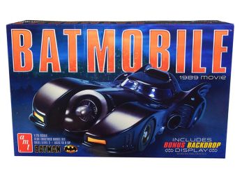 Skill 2 Model Kit Batmobile \Batman\" (1989) Movie with Backdrop Display 1/25 Scale Model by AMT"""