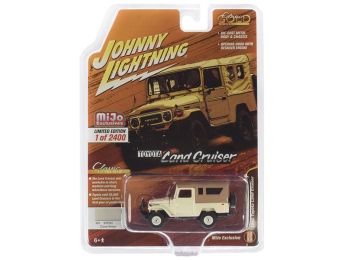 1980 Toyota Land Cruiser Dune Beige with Brown Top Limited Edition to 2,400 pieces Worldwide 1/64 Diecast Model Car by Johnny Lightning